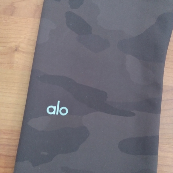 ALO YOGA Camo Vapor High Waist‎ Leggings - Picture 7 of 9
